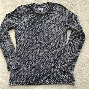 Lightweight Saucony top!